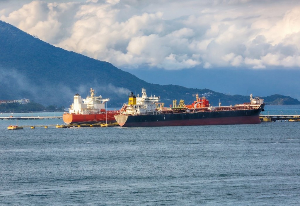 ships-the-transport-of-the-fuel-oil-stockpack-pixabay.jpg ships, the transport of the fuel, oil