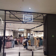 RE de la Reserved Re De La Reserved