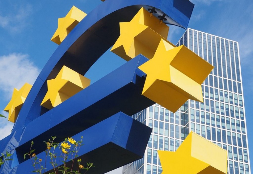 euro-sculpture-euro-sign-artwork-stockpack-pixabay.jpg euro-sculpture, euro sign, artwork