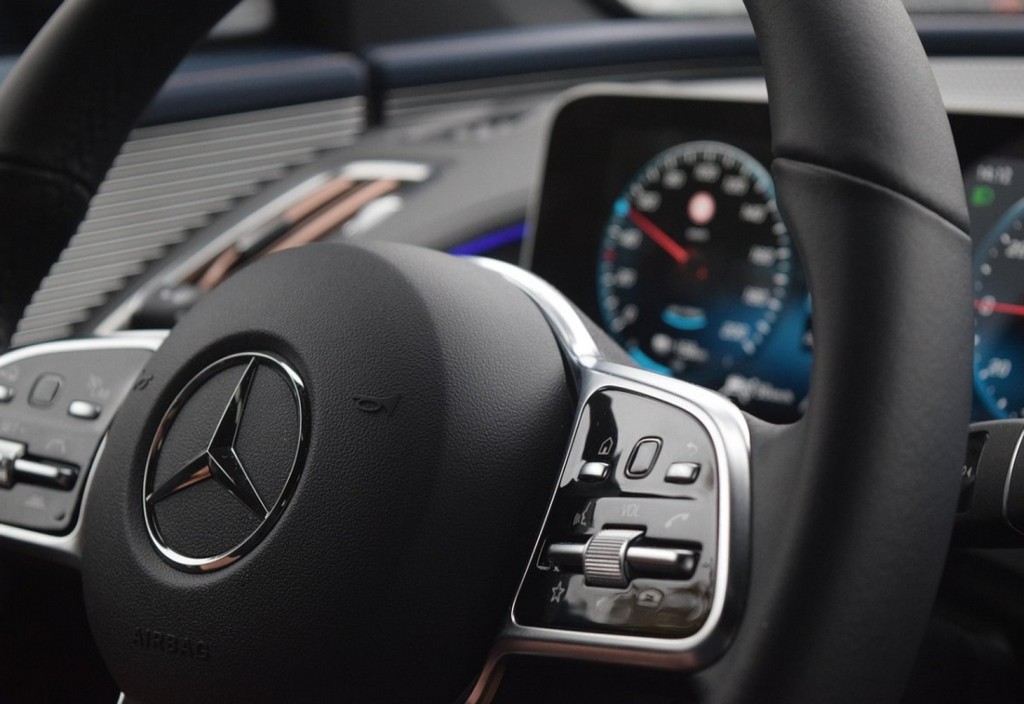 mercedes eqc, mercedes steering wheel, mercedes interior