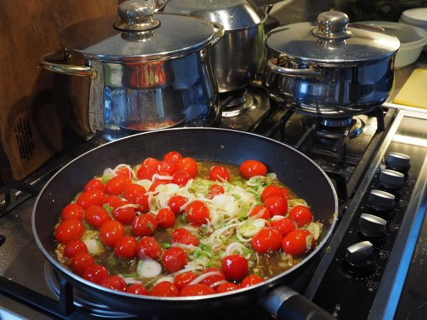 vegetable pan, tomatoes, leek