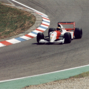 1071px-AyrtonSennaAtHockheimGP1993 1071px Ayrtonsennaathockheimgp1993
