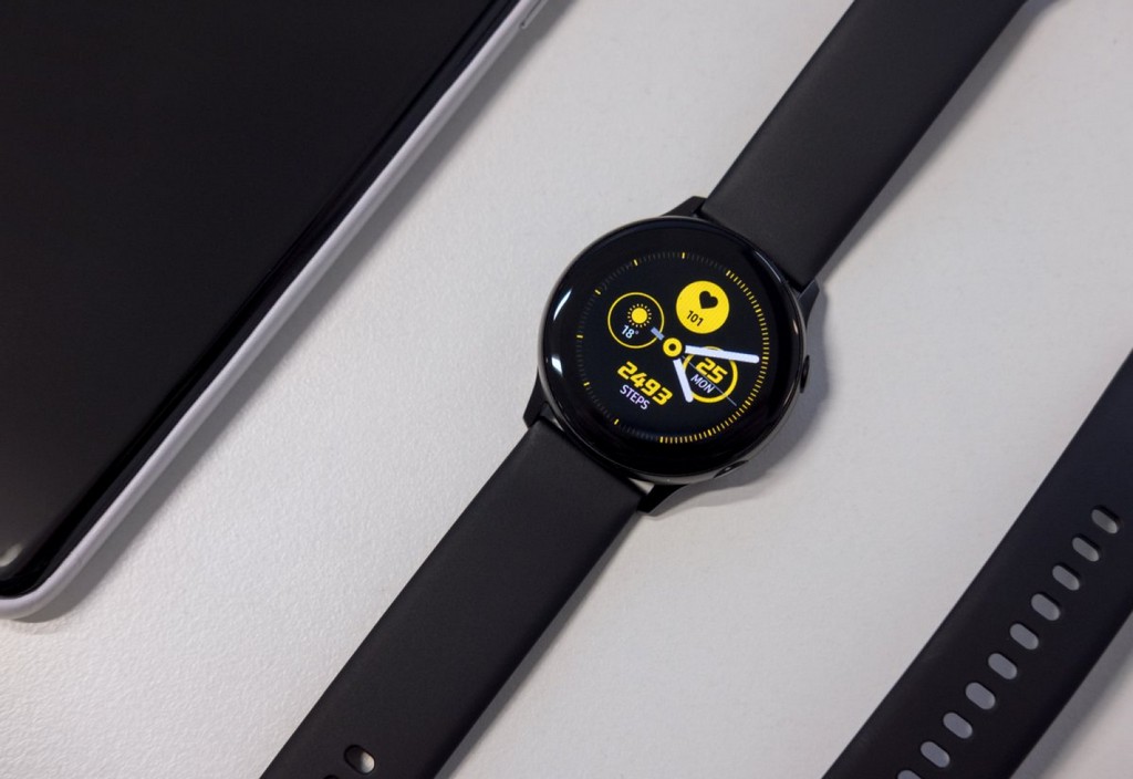 turned-on-black-smartwatch-on-white-surface-stockpack-unsplash.jpg turned-on black smartwatch on white surface