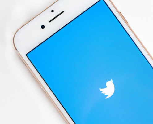 gold-apple-iphone-6s-displaying-twitter-logo-stockpack-unsplash.jpg gold Apple iPhone 6s displaying Twitter logo