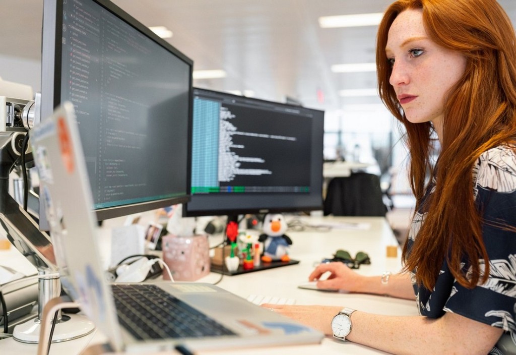 woman-computers-office-stockpack-pixabay.jpg woman, computers, office