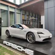 Porsche Radisson Blu Cluj masina de lux supercar Copyright foto Contactati www.AFACERI.news Porsche Radisson Blu Cluj Masina De Lux Supercar Copyright Foto Contactati Www.afaceri.news