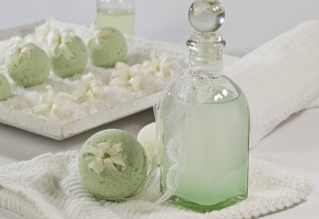 bath-balls-mint-waldmeister-stockpack-pixabay.jpg bath balls, mint, waldmeister