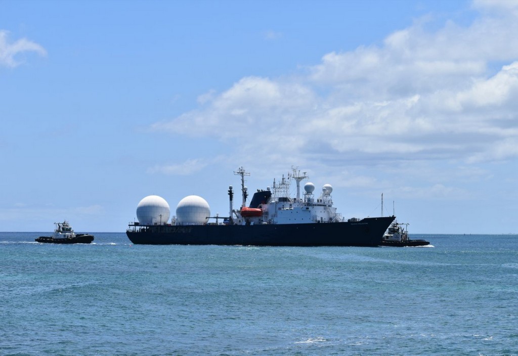 Ship with liquefied natural gas storage