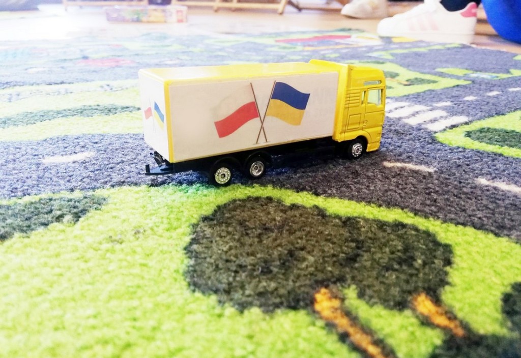 ukraine-poland-toy-truck-stockpack-pixabay.jpg ukraine, poland, toy truck