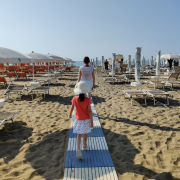 Vacanta Litoral Mare Nisip Plaja Italia Sezlonguri Copyright Foto Contactati Www.afaceri.news