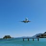 Avion Vacanta Grecia Aeroport Conediu Mare Munte Copyright Foto Contactati Www.afaceri.news