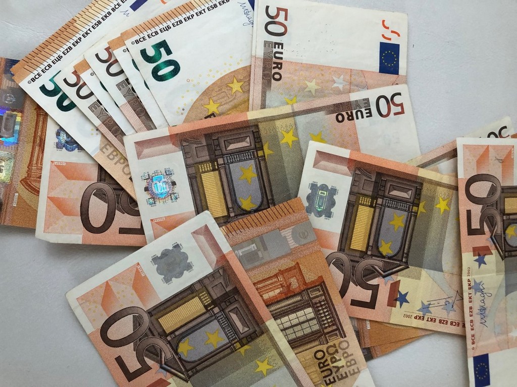 50-euro-banknote-lot-on-white-surface-stockpack-unsplash.jpg 50 euro banknote lot on white surface