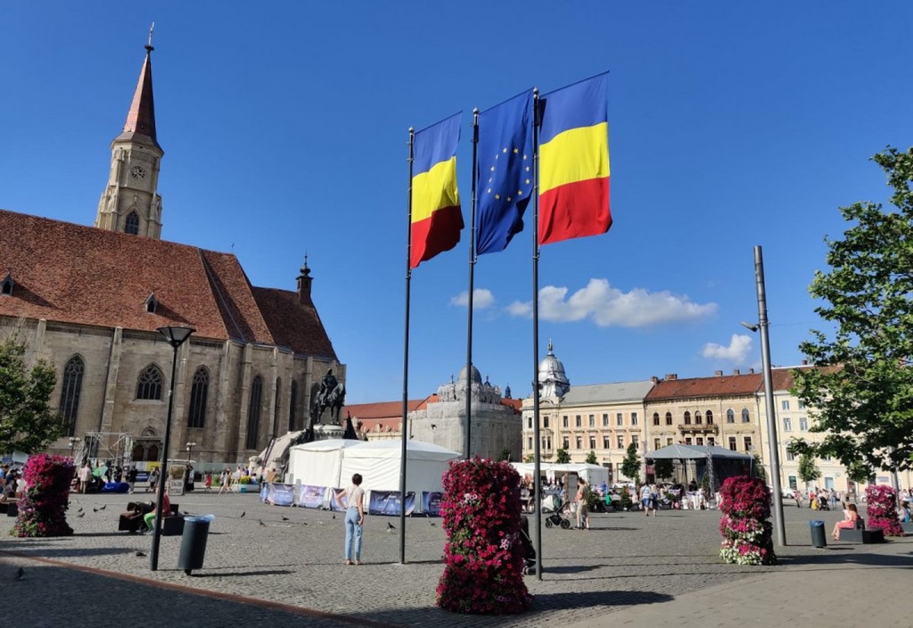 Cluj Napoca Centru Piata Unirii Steag Romania Ue Uniunea Europeana Urban Copyright Foto Contactati Www.afaceri.news