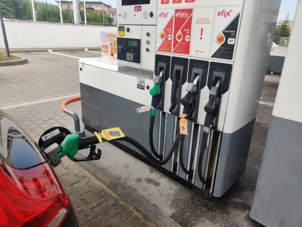 Benzină Carburant Benzinărie Pompă Rompetrol Copyright Foto Contactati Www.afaceri.news