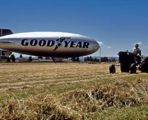 jun1973-threshing-at-the-pierson-park-airfield-david-falconer-documerica-stockpack-unsplash.jpg Jun.1973: Threshing at the Pierson Park airfield (David Falconer / Documerica)