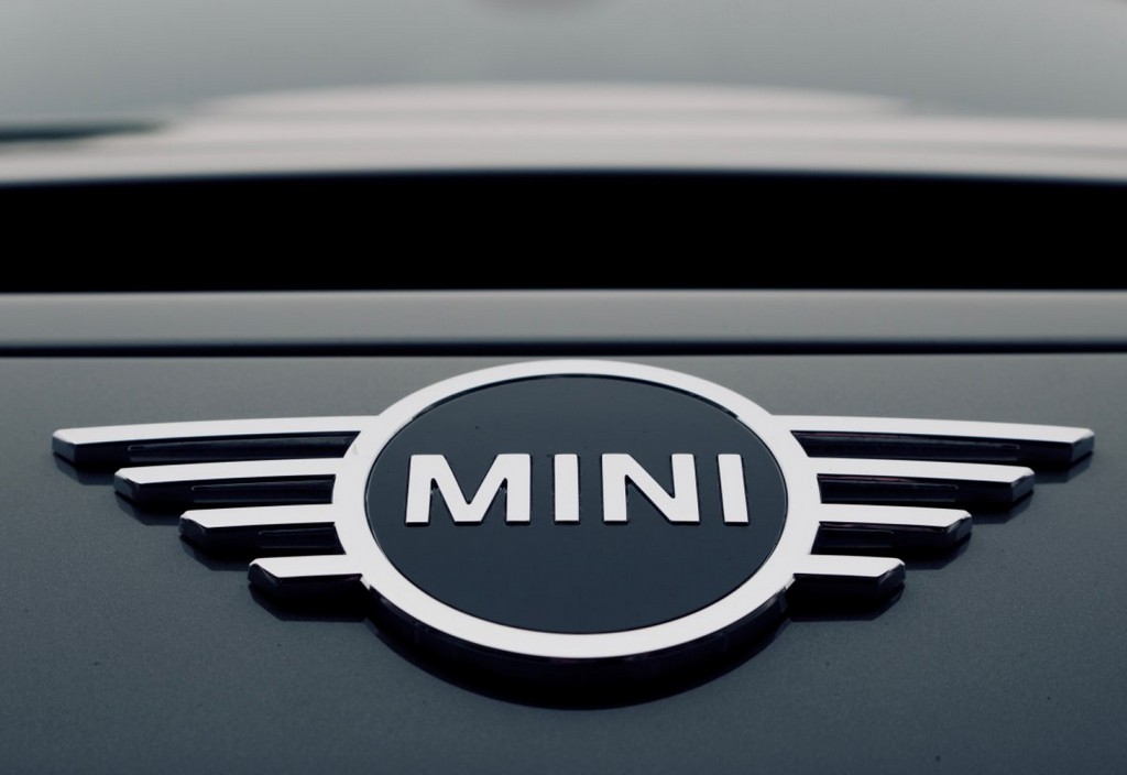 mini-emblem-stockpack-unsplash.jpg Mini emblem