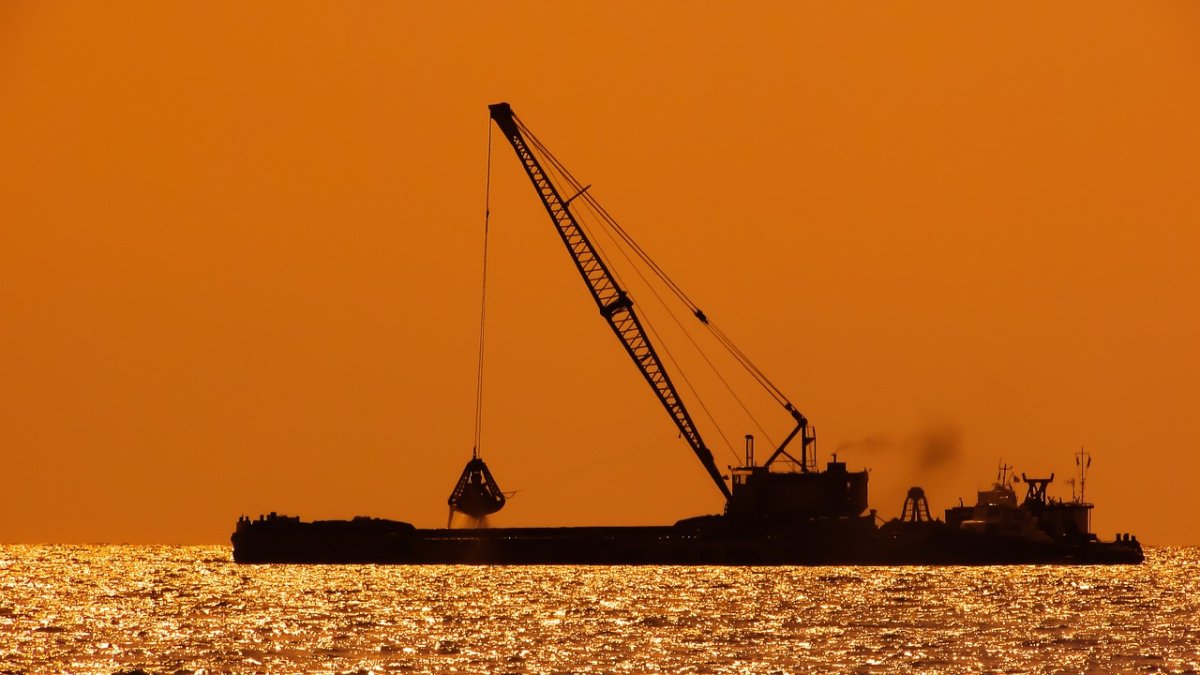 dredger-floating-platform-sunset-stockpack-pixabay.jpg dredger, floating platform, sunset