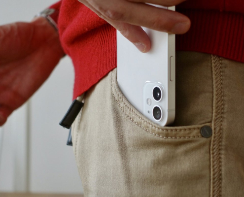 iphone-12-smartphone-pocket-stockpack-pixabay.jpg iphone 12, smartphone, pocket