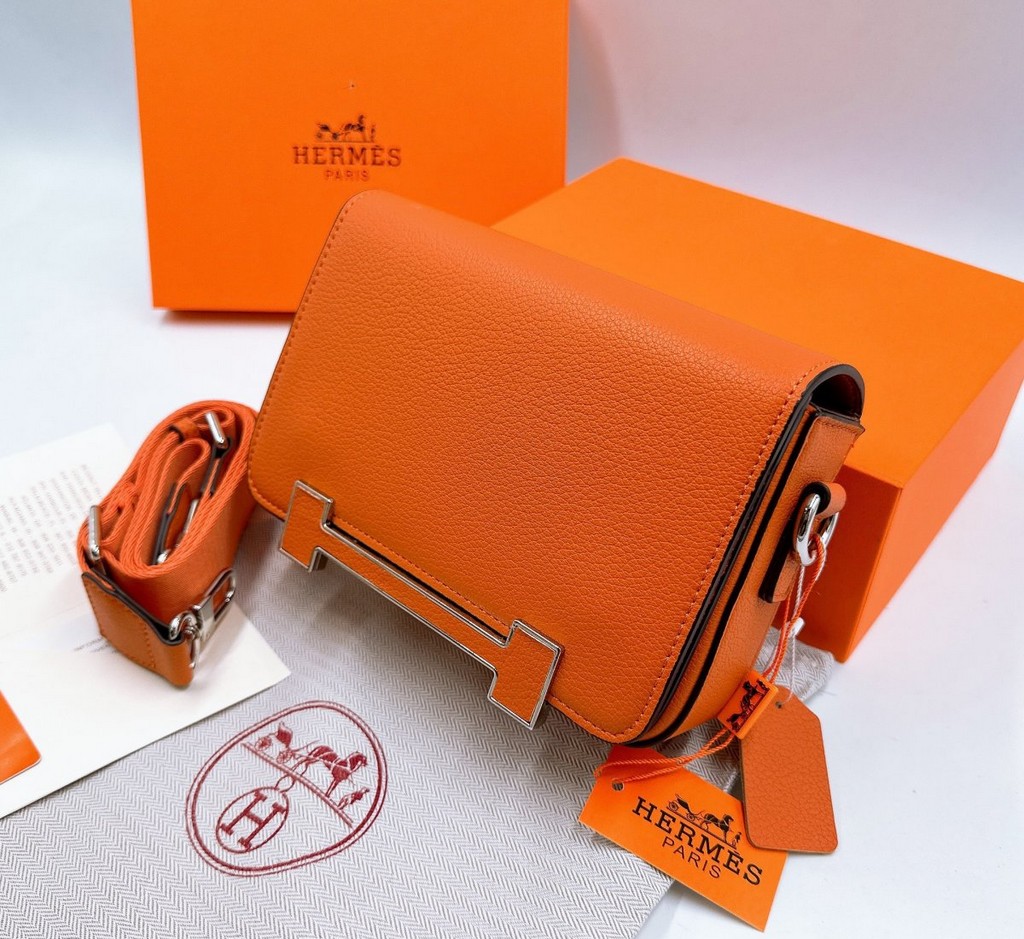 luxurious-leather-purse-stockpack-pexels.jpg Luxurious leather purse
