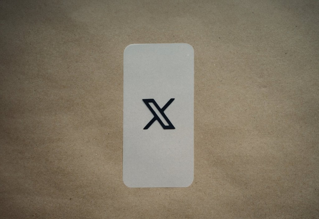a-white-card-with-a-black-x-on-it-stockpack-unsplash.jpg a white card with a black x on it