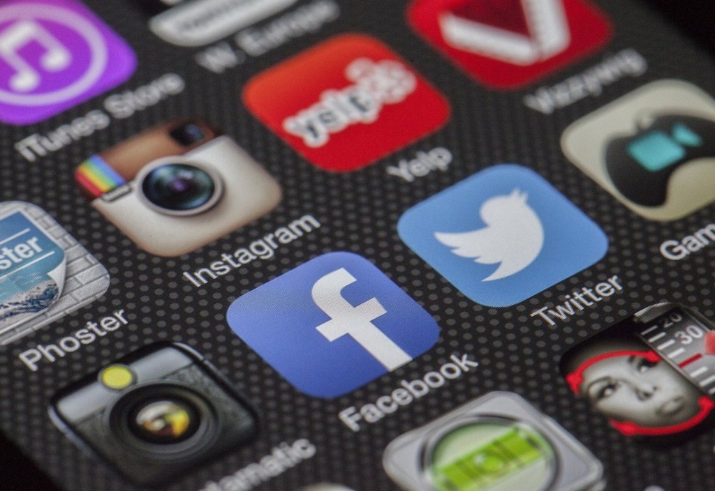 phone-display-apps-stockpack-pixabay.jpg phone, display, apps