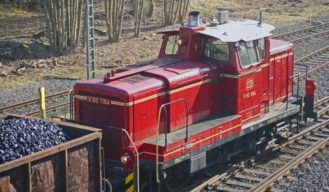 diesel locomotive, switcher, v60