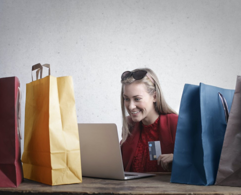happy-woman-shopping-online-at-home-stockpack-pexels.jpg Happy woman shopping online at home