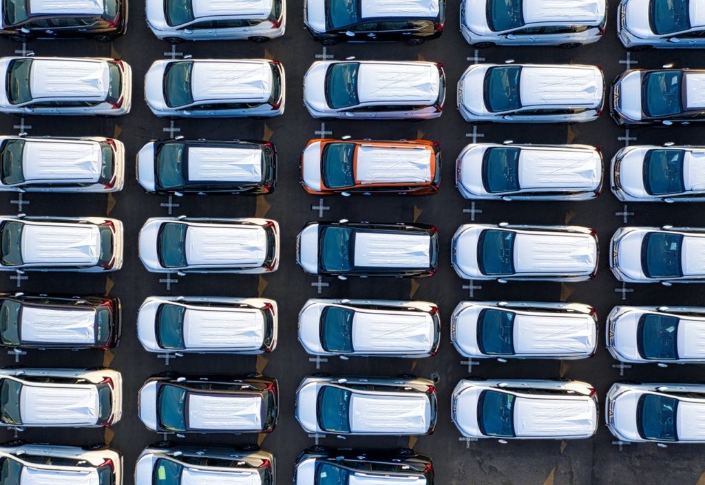 industry-with-rows-of-modern-prestige-cars-stockpack-pexels.jpg Industry with rows of modern prestige cars