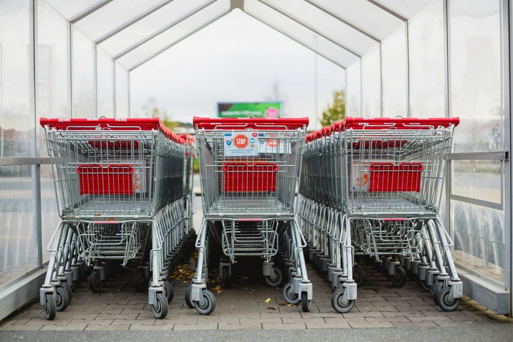 supermarket-discounter-mall-shopping-cart-stockpack-unsplash.jpg Supermarket discounter mall - shopping cart