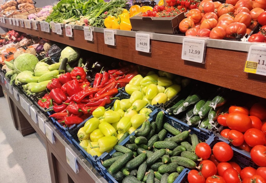 Supermarket Mega Image Comert Raft Legume Copyright Foto Contactati Afaceri.news