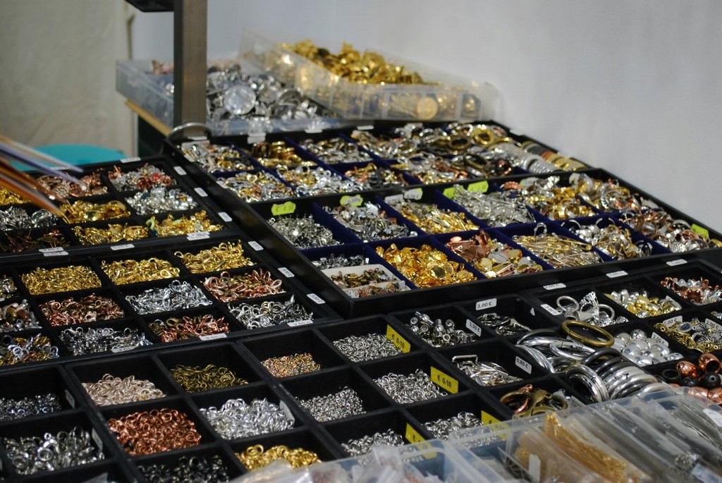 a-table-filled-with-lots-of-different-types-of-jewelry-stockpack-unsplash.jpg a table filled with lots of different types of jewelry