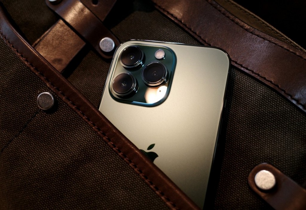 smartphone-iphone-iphone-13-stockpack-pixabay.jpg smartphone, iphone, iphone 13