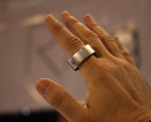 1200px-Ring_Gesture_Control_Device_for_Smart_Devices_(16676061480) 1200px Ring Gesture Control Device For Smart Devices (16676061480)