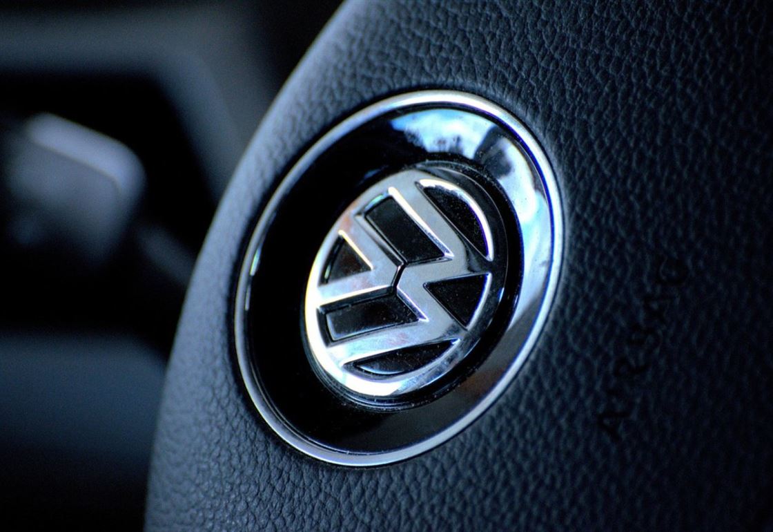 volkswagen-logo-macro-stockpack-pixabay.jpg volkswagen, logo, macro