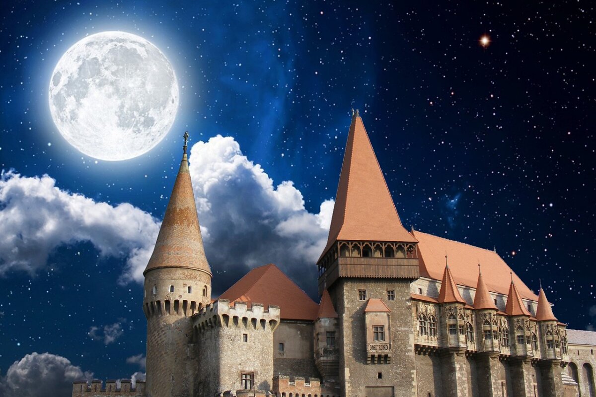 corvins castle, castle, moon