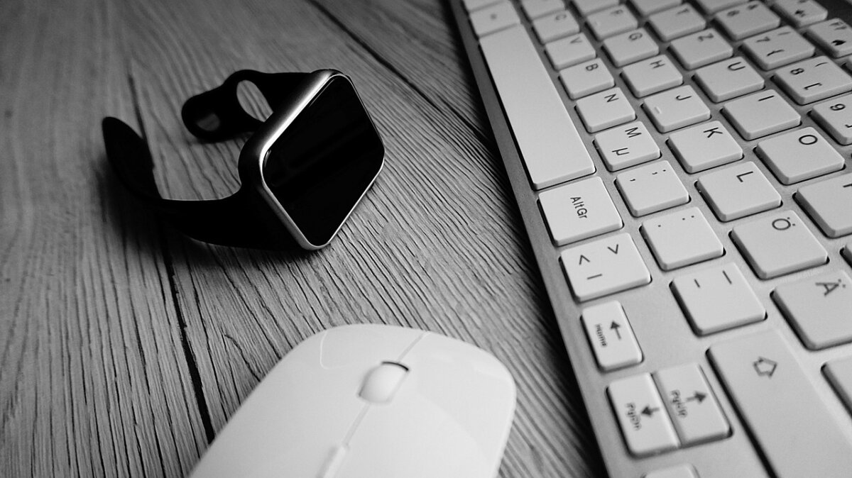 smartwatch-keyboard-mouse-stockpack-pixabay.jpg smartwatch, keyboard, mouse