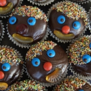 chocolate-muffins-muffins-clown-stockpack-pixabay.jpg chocolate muffins, muffins, clown