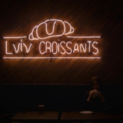 Croissants sign