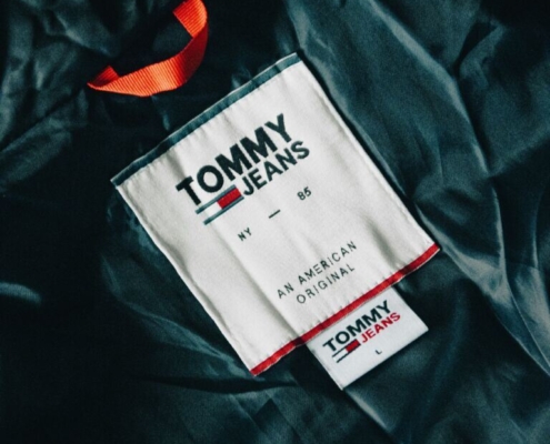 tommy-hilfiger-tag-stockpack-unsplash.jpg Tommy Hilfiger Tag