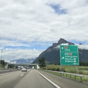 Elveția Alpi Zurich autostrada munti Copyright foto Contactati www.afaceri.news