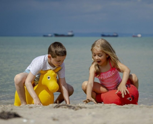 children-beach-june-sea-water-fun-girl-happy-summer-holiday-stockpack-pixabay.jpg children, beach, nature, june, sea, water, fun, girl, happy, summer, holiday