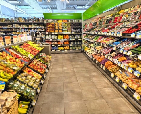 supermarket fructe legume comert retail magazin