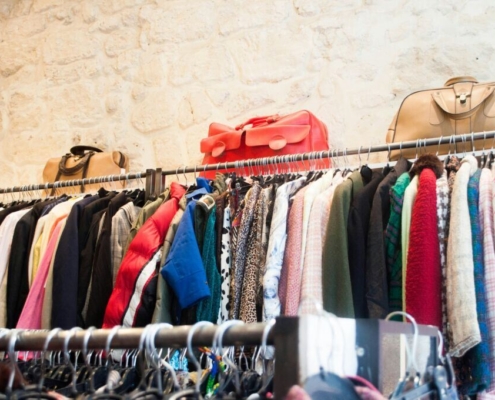 clothes-hanged-on-clothes-hanger-stockpack-unsplash.jpg