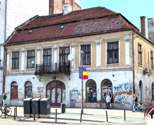 clădire veche fatada cluj-napoca cluj eroilor neintretinut Copyright foto Contactati www.afaceri.news