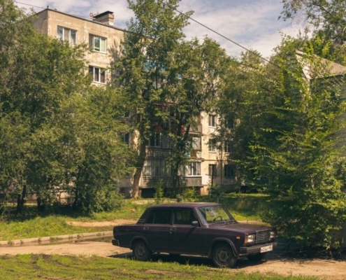 a-black-truck-parked-in-front-of-a-tall-building-stockpack-unsplash.jpg
