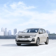 Dacia-Sandero-hybrid-155